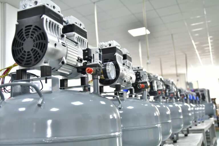 如何安全地排出牙科压缩机水箱中的水