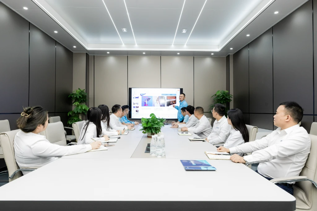 Team presentation on full support, pre-sales consultation, modern meeting environment, and professional setting